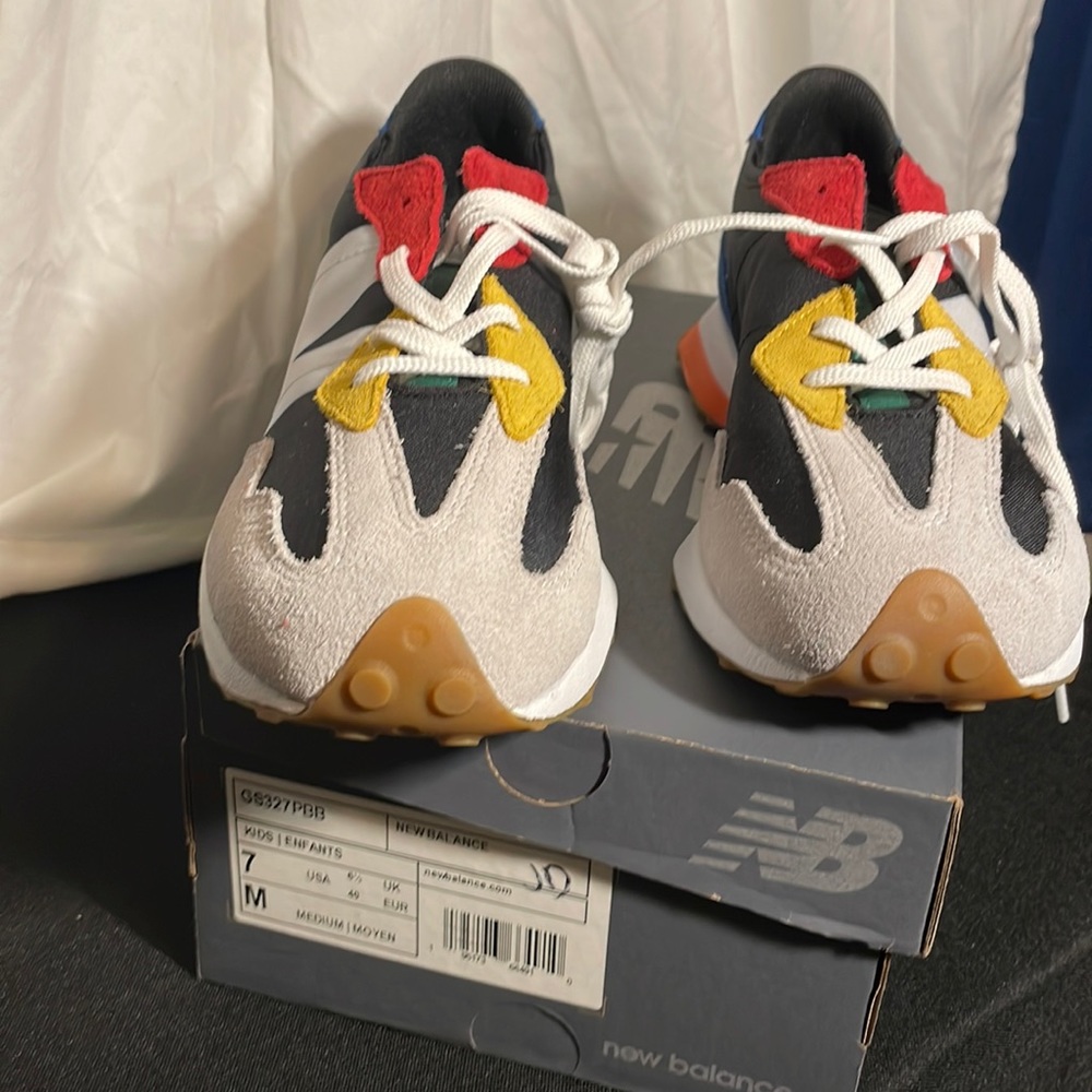 New Balance sneakers. New never worn size 7 multi colored